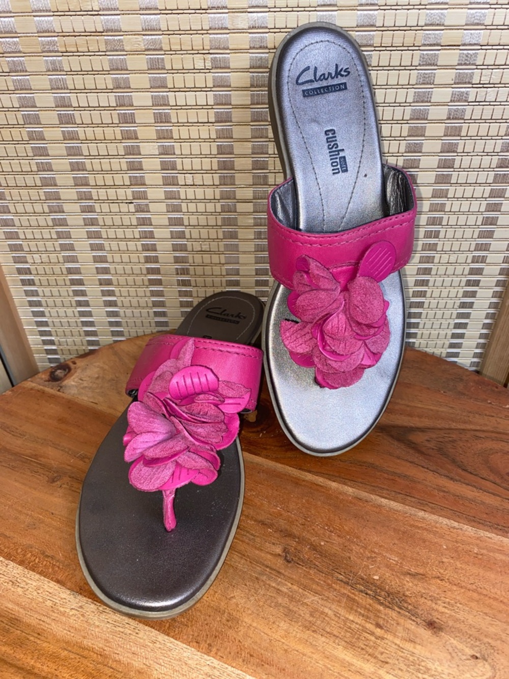 Clark Collection, Soft Cushion Leather Women 7M SlideThong Floral Sandals